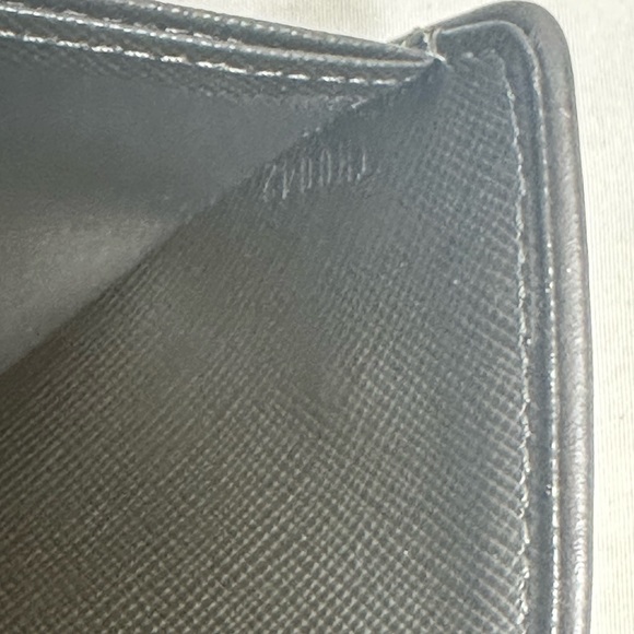 Louis Vuitton Wallet - Picture 11 of 11